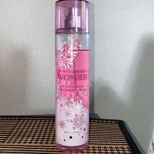 Bath & Body Works - Winterberry Wonder
